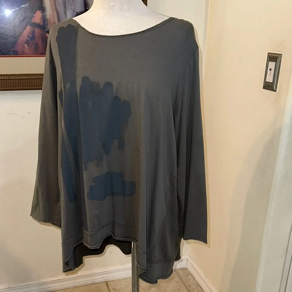 LUUKAA Green Top w/ Graphic Design Size 18 - Picture 3 of 11